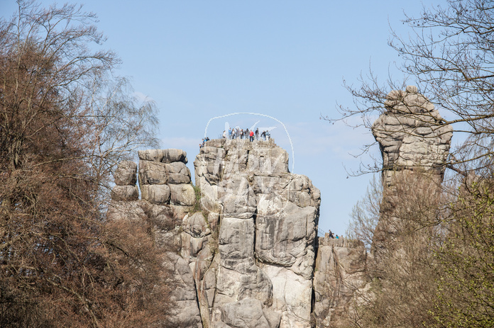 Externstein durch Bäume