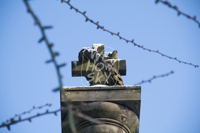 Kreuz auf Säule