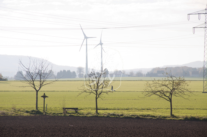 Windräder im Gegenlicht