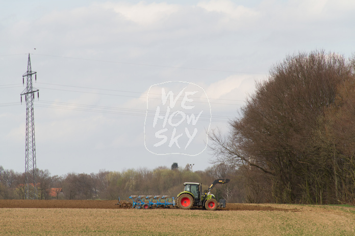 Traktor mit Pflug