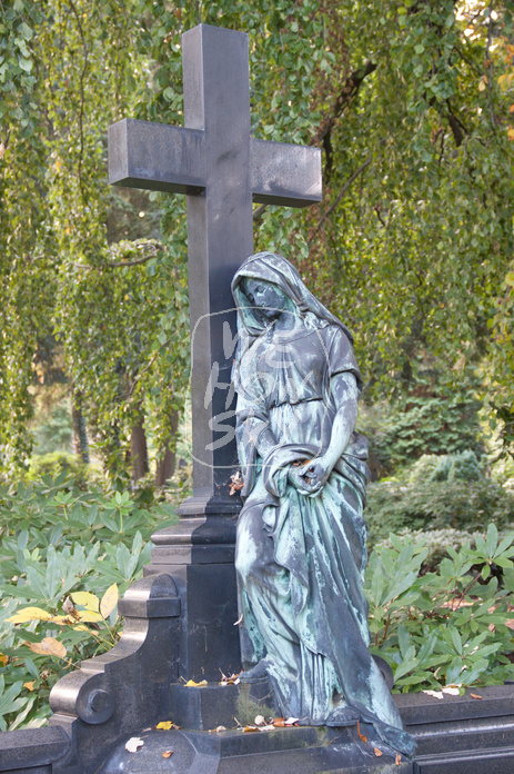 Trauernde Kupferfrau