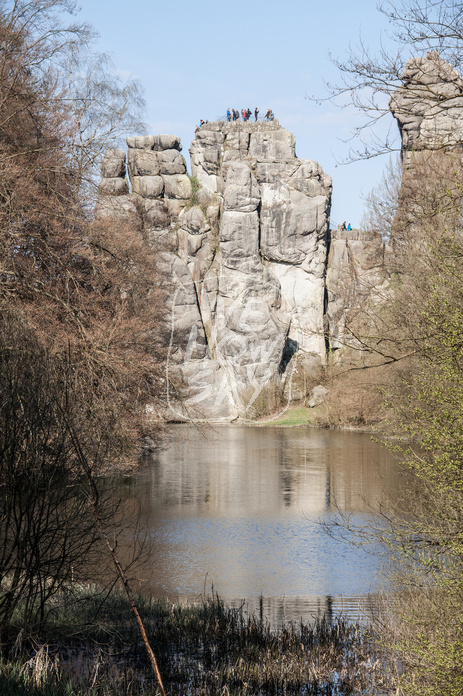 Externstein durch Bäume