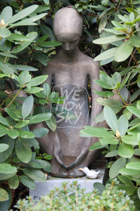 Frauenfigur aus Kupfer