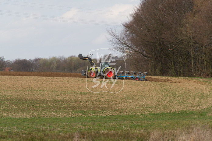 Traktor mit Pflug