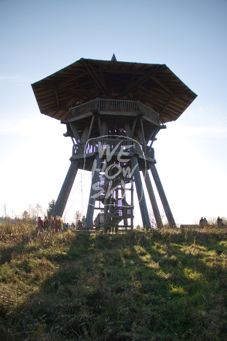 Aussichtsturm im Gegenlicht
