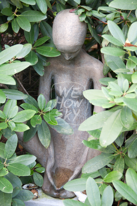Frauenfigur aus Kupfer