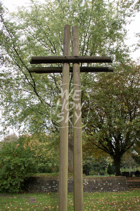 Großes Holzkreuz