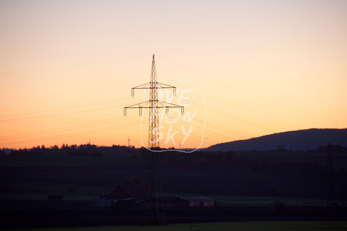 Strommast im Sonnenuntergang