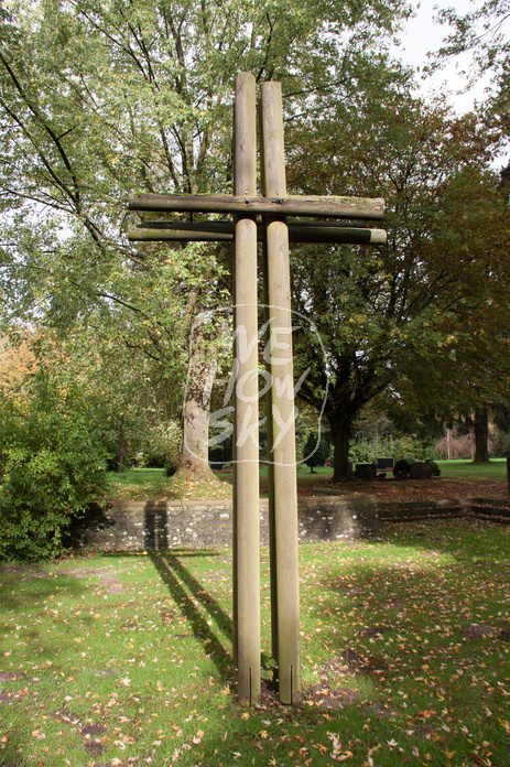 Großes Holzkreuz