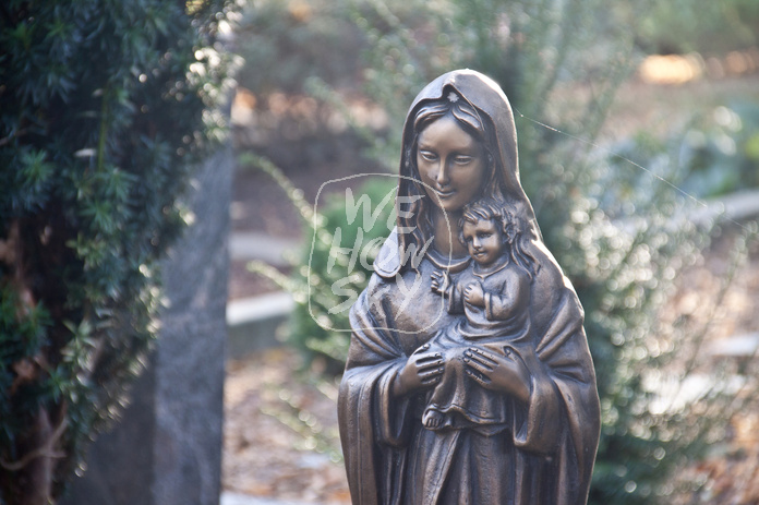 Bronzefigur Madonna mit Kind