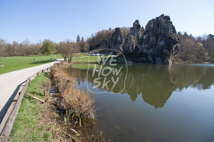 Wanderweg am Teich