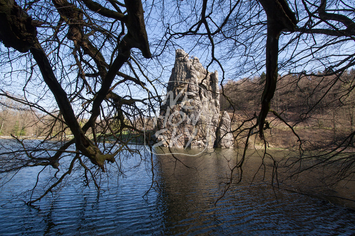 Externstein durch Bäume