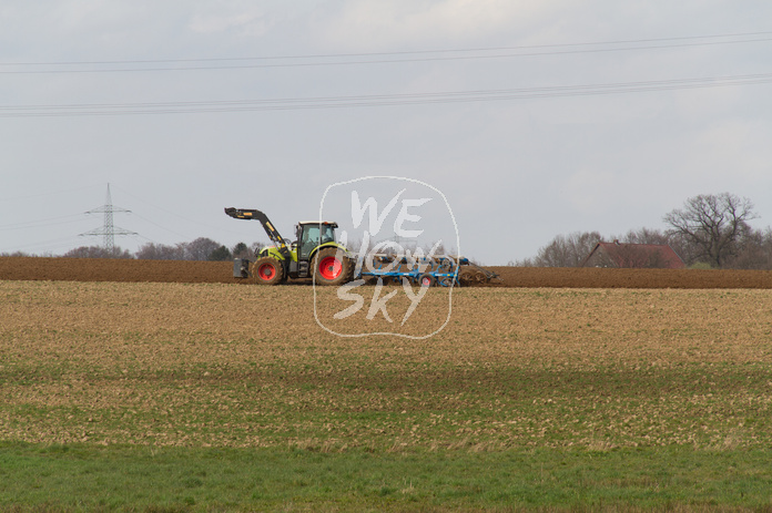 Traktor mit Pflug