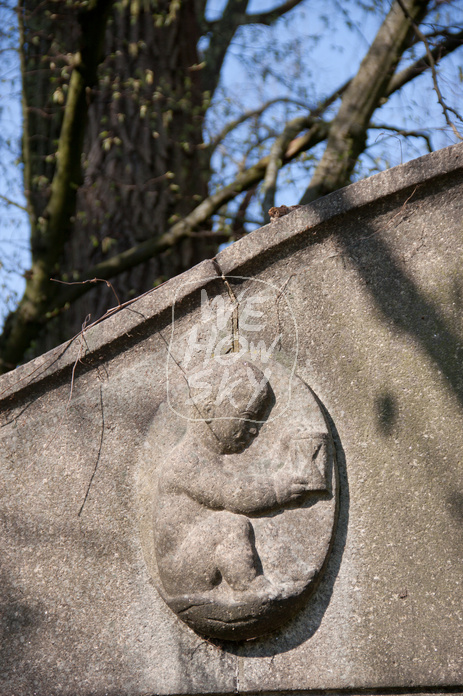 Grabstein mit Sanduhr