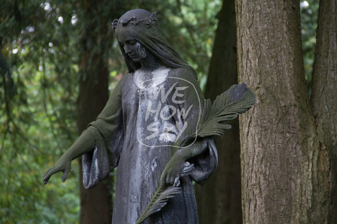 Große Frauenfigur