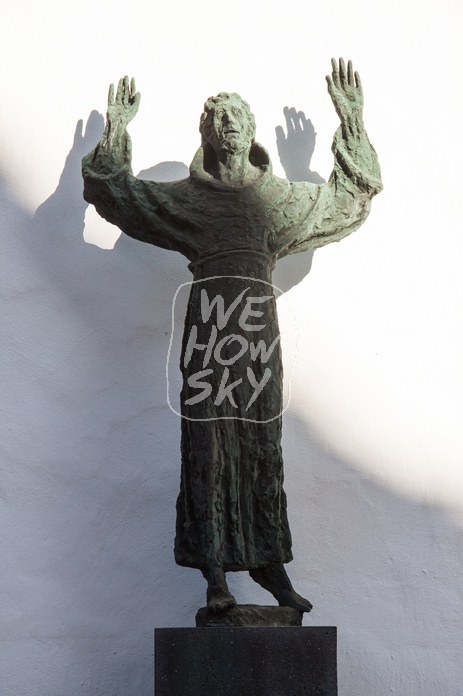 Skulptur an der Jodokuskirche