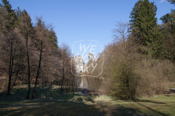 Externstein durch Bäume