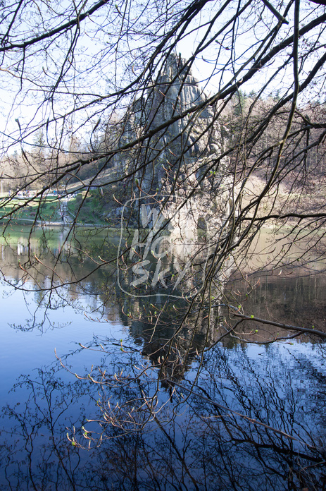 Externstein durch Bäume