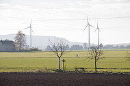 Windräder im Gegenlicht