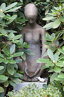 Frauenfigur aus Kupfer