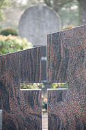 Grabstein mit Kreuz