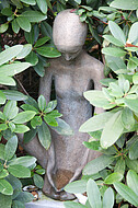 Frauenfigur aus Kupfer