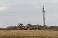 Traktor mit Pflug