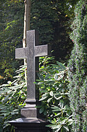 Schwarzes Marmorkreuz
