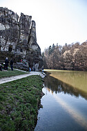 Schatten auf Teich