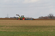 Traktor mit Pflug