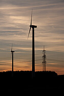 Windkraft im Sonnenuntergeng