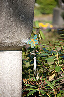Grabstein mit Schmetterling