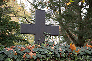 großes Steingrabkreuz
