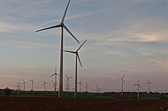 Windkraft im Sonnenuntergeng