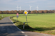 Verkehrsschild Vorfahrtsstraße